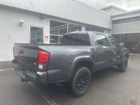 Used 2022 Toyota Tacoma SR5 w/ Technology Package image 6