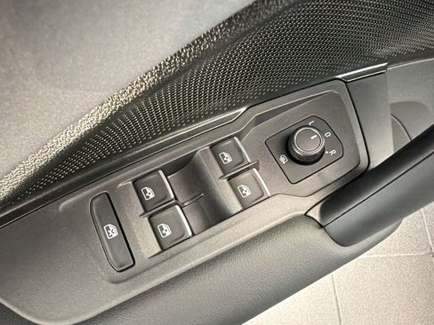 New 2026 Volkswagen Tiguan SE image 13