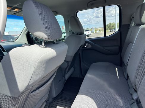 Used 2011 Nissan Frontier SV AWD/4WD image 10