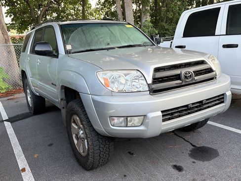 Used 2005 Toyota 4Runner SR5 AWD/4WD image 3