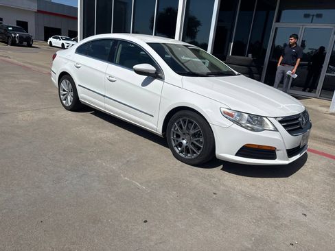 Used 2011 Volkswagen CC Sport FWD image 3