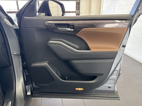 Certified 2025 Toyota Highlander Limited image 58