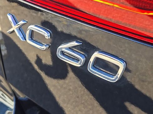 Certified 2023 Volvo XC60 T8 Ultimate w/ Protection Package Premier image 12