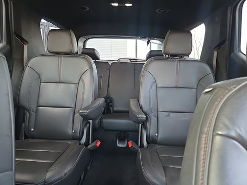 Used 2022 Chevrolet Traverse RS image 35