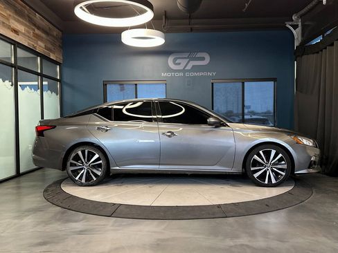 Used 2020 Nissan Altima 2.5 Platinum image 2