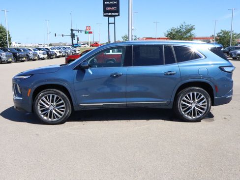 Used 2022 Buick Enclave Avenir w/ Avenir Technology Package AWD/4WD image 4