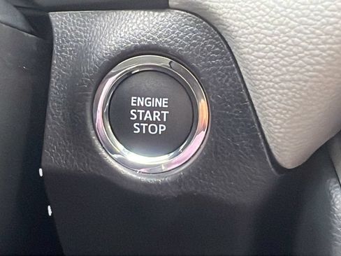Used 2025 Toyota RAV4 XLE FWD image 28