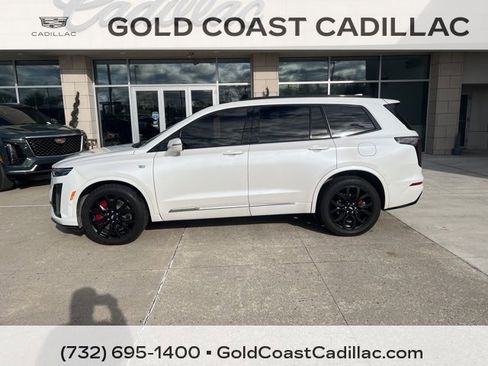 Used 2023 Cadillac XT6 Sport w/ Technology Package image 2
