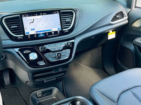 New 2026 Chrysler Pacifica Select image 27