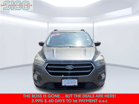 Used 2018 Ford Escape SE w/ SE Sport Appearance Package FWD image 2