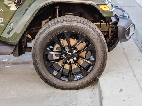 Used 2023 Jeep Wrangler Unlimited Sahara w/ Cold Weather Group AWD/4WD image 11
