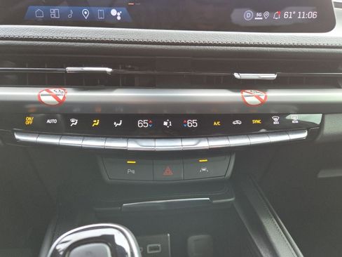 Used 2025 Cadillac XT4 Premium Luxury image 30