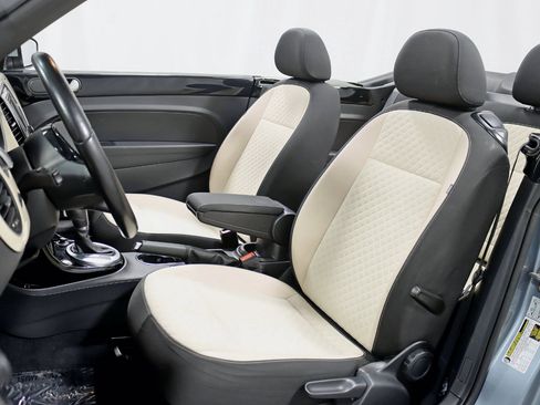 Used 2019 Volkswagen Beetle 2.0T S FWD image 23