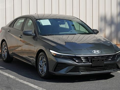 Used 2024 Hyundai Elantra Blue FWD image 50