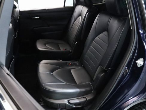 Used 2020 Toyota Highlander XLE image 8