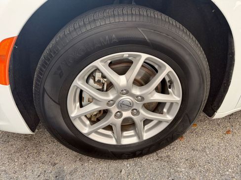 Used 2025 Chrysler Pacifica Select image 25