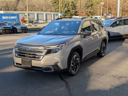 Used 2025 Subaru Forester Limited image 7