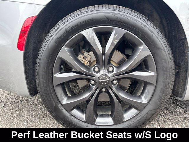 Used 2018 Chrysler Pacifica Touring-L w/ Premium Audio Group FWD image 28