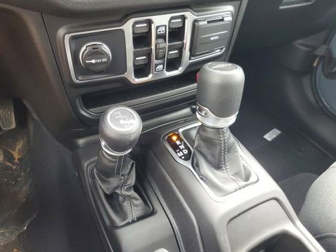 New 2025 Jeep Gladiator Sport image 23