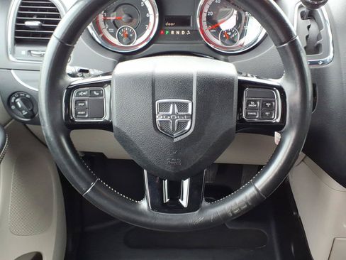 Used 2019 Dodge Grand Caravan SXT FWD image 14