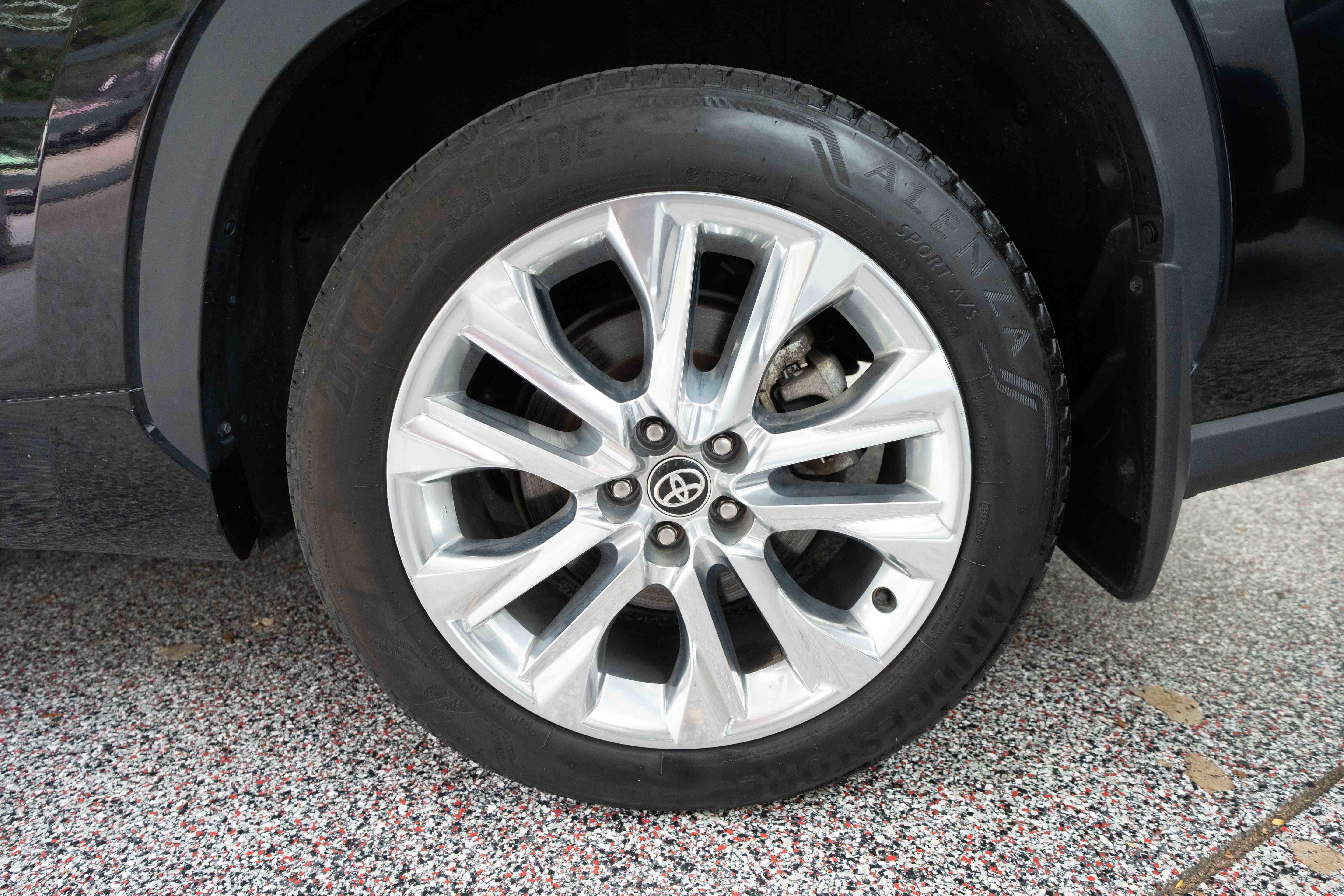Used 2026 Toyota Highlander Limited AWD/4WD image 32