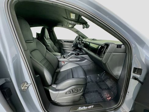 Used 2024 Porsche Cayenne Turbo GT image 31