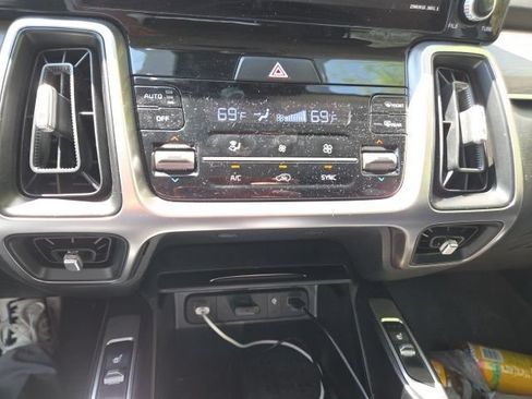 Used 2023 Kia Sorento EX FWD image 9