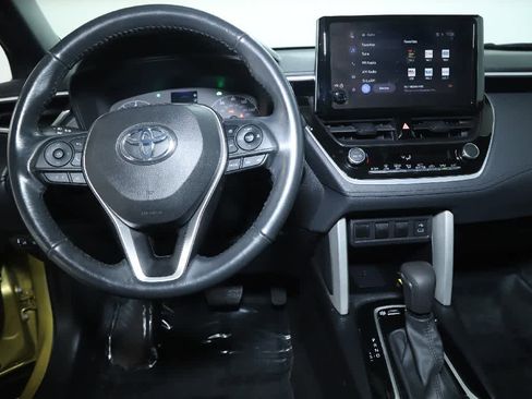 Used 2023 Toyota Corolla Cross SE image 27