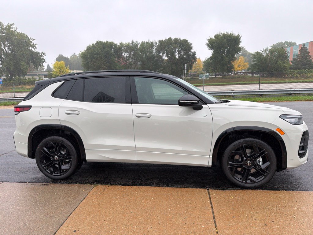 New 2026 Volkswagen Tiguan SE R-Line AWD/4WD image 9