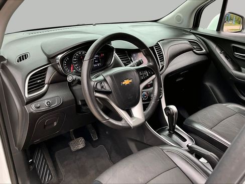 Used 2020 Chevrolet Trax LT w/ LT Convenience Package FWD image 18
