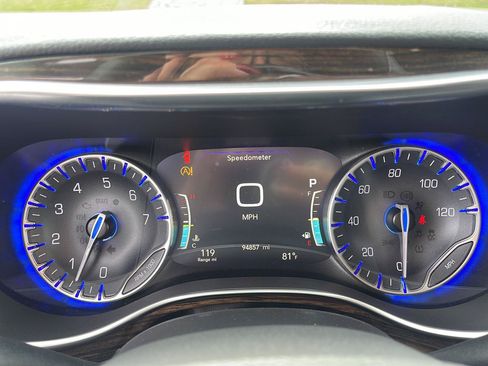 Used 2022 Chrysler Pacifica Limited FWD image 19