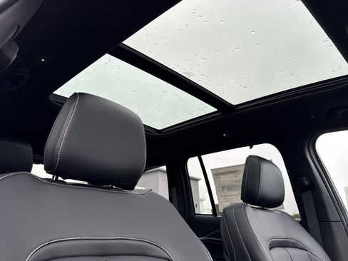 New 2025 Jeep Grand Cherokee Limited w/ Luxury Tech Group II image 21