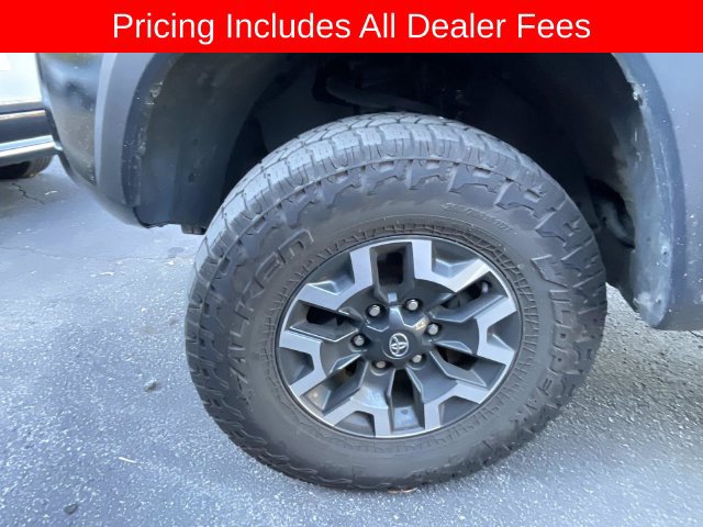 Used 2021 Toyota Tacoma TRD Off-Road w/ Technology Package AWD/4WD image 2
