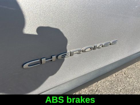 Used 2020 Jeep Cherokee Latitude Plus AWD/4WD image 20