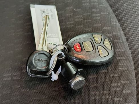 Used 2012 GMC Acadia SLE image 22