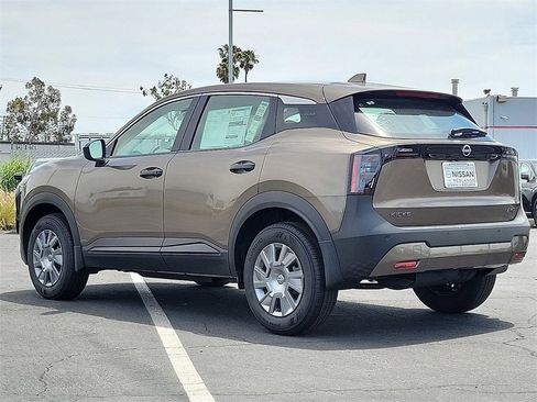 New 2025 Nissan Kicks S image 2
