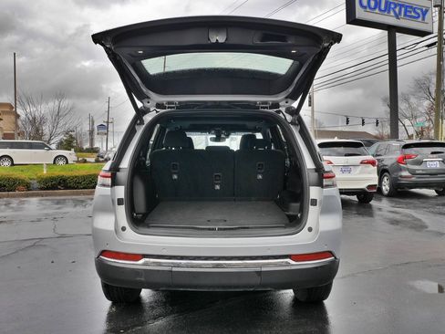 Used 2024 Jeep Grand Cherokee Laredo X w/ Luxury Tech Group I image 16