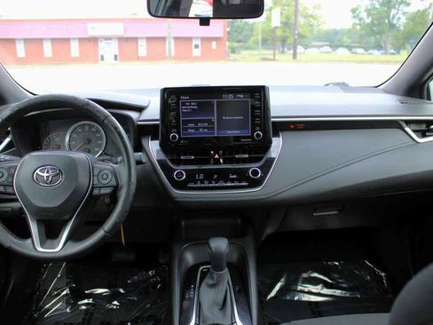 Used 2022 Toyota Corolla SE FWD image 11