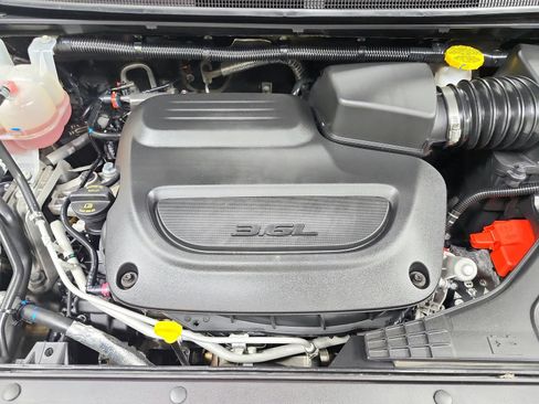 Used 2025 Chrysler Pacifica Select FWD image 18