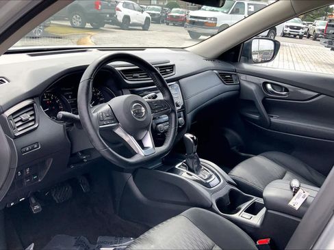 Used 2017 Nissan Rogue SV image 17