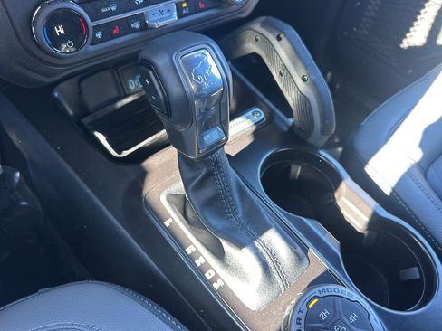 Used 2024 Ford Bronco Outer Banks image 16
