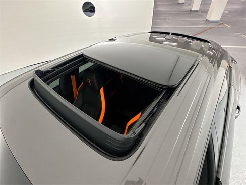 Used 2025 Lamborghini Urus SE image 23