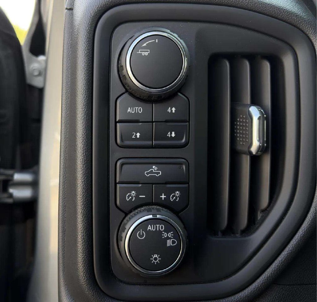 Used 2025 Chevrolet Silverado 1500 Custom Trail Boss AWD/4WD image 24