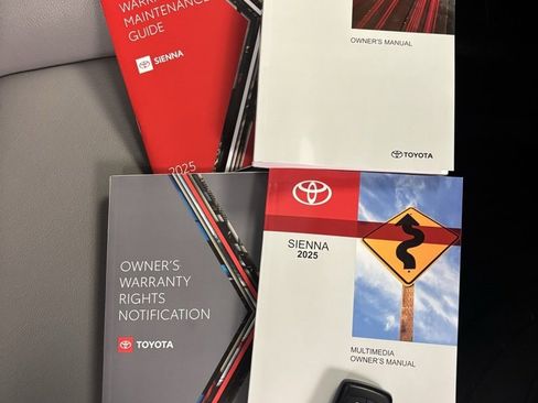 Used 2025 Toyota Sienna XLE image 32