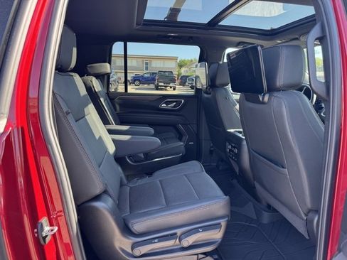Used 2024 Chevrolet Suburban High Country w/ Advanced Technology Package image 37