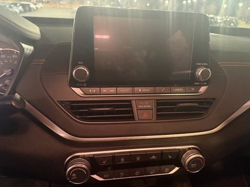 Used 2021 Nissan Altima 2.5 SR w/ SR Premium Package image 11