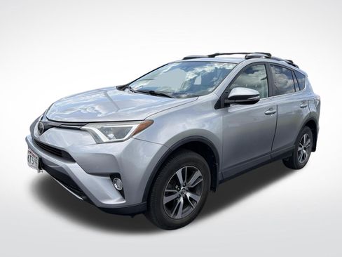 Used 2017 Toyota RAV4 XLE FWD image 1