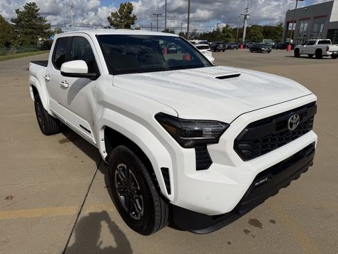 Certified 2024 Toyota Tacoma TRD Sport w/ TRD Sport Upgrade Package image 7