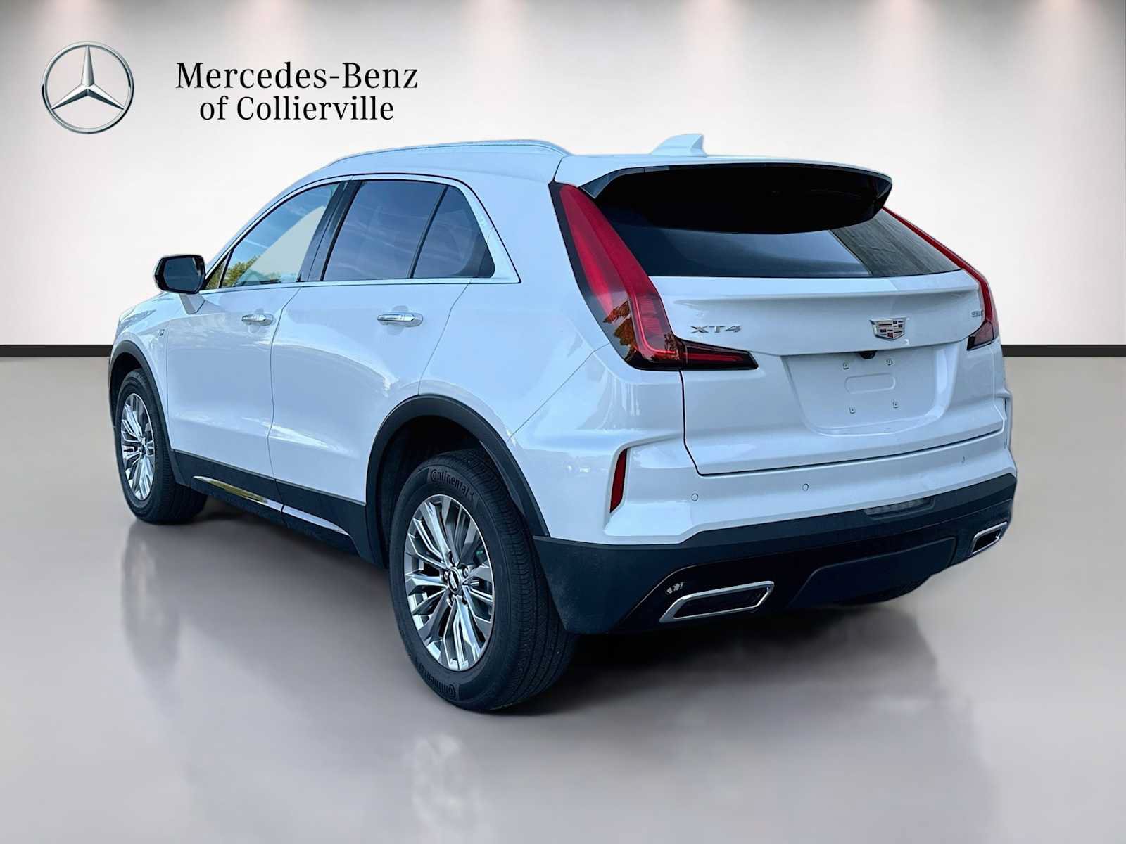 Used 2024 Cadillac XT4 Premium Luxury w/ Cold Weather Package FWD image 7