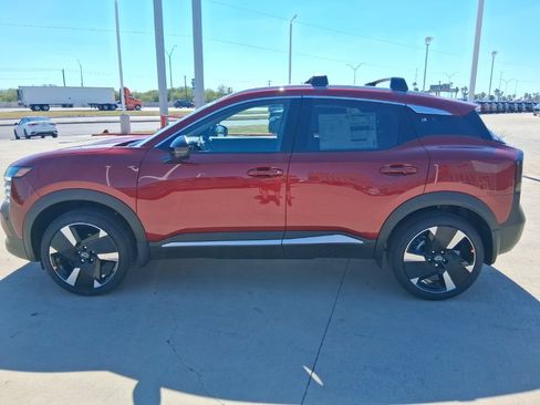 New 2026 Nissan Kicks SR w/ Cold Weather Package AWD/4WD image 4